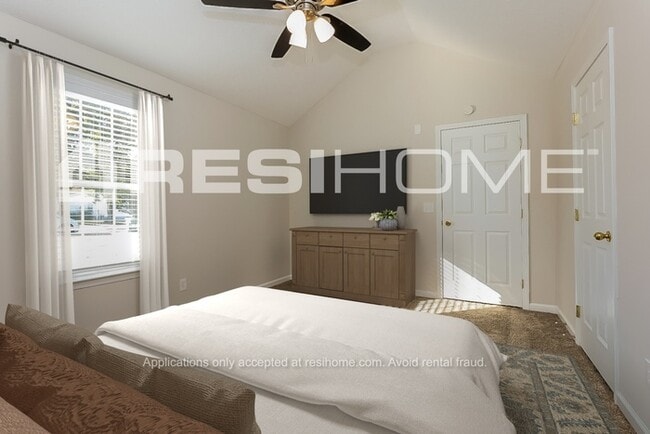 Building Photo - 632 Zellwood Dr