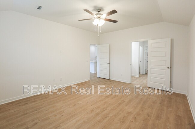Building Photo - 203 Collie Ave