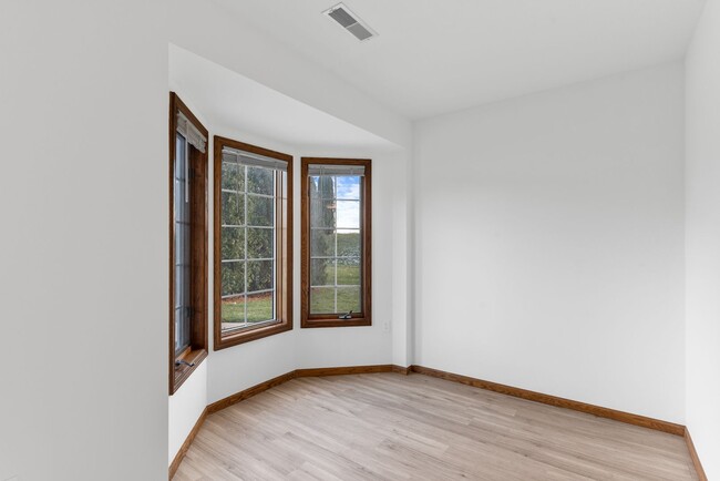 Building Photo - Foxcroft Luxury Apartment, 1 -Bedroom 1 - ...