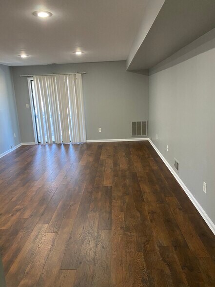 Building Photo - 2104 Woodbridge Commons Way