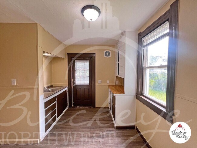 Building Photo - 601-603 Milton