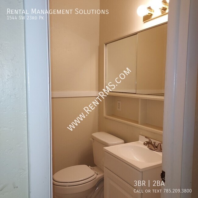 Building Photo - 1544 SW 23rd Park