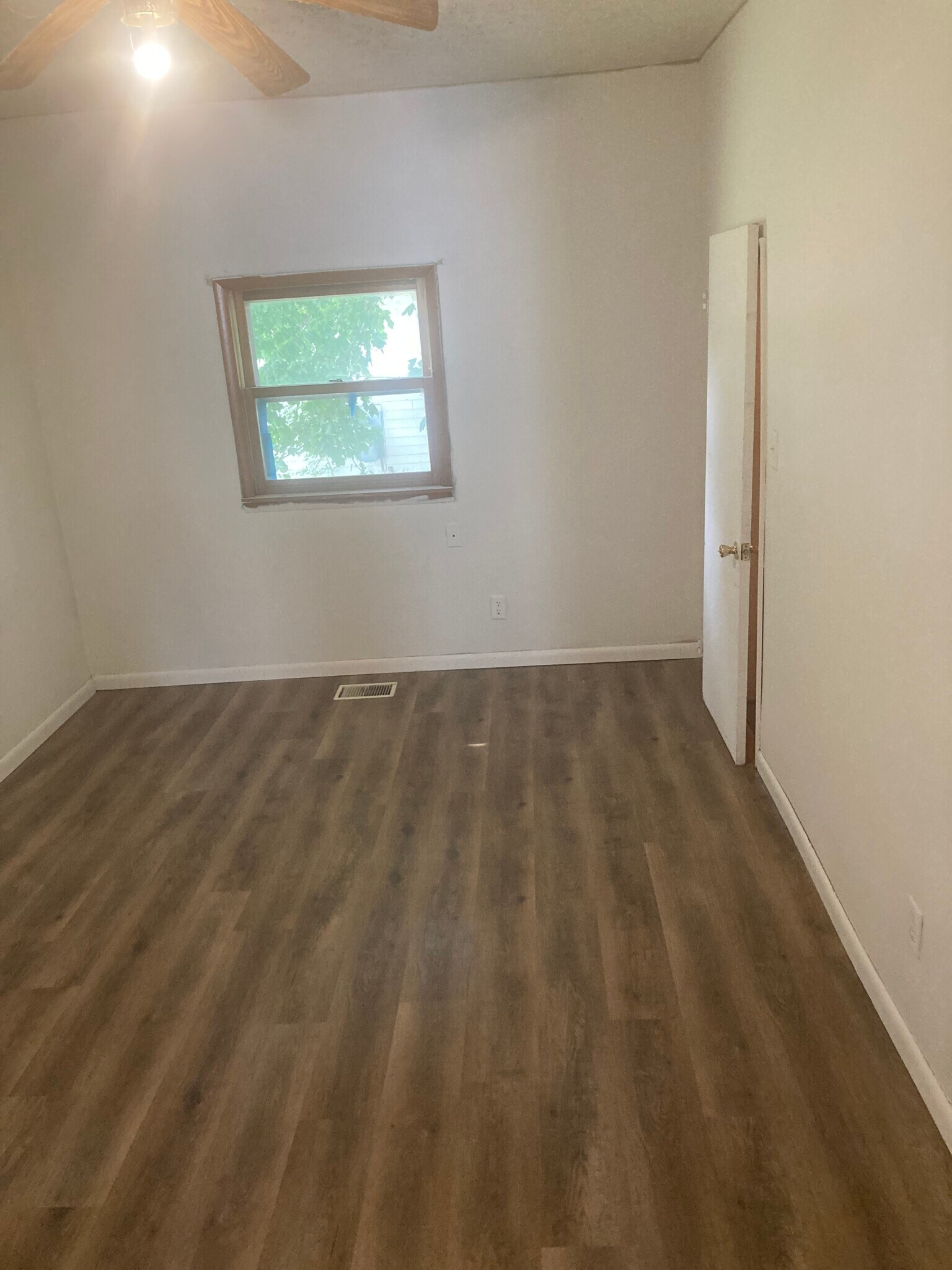 Bedroom - 1024 E North St