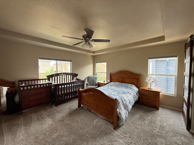Building Photo - 6 Bed 4 Bath Home with 3000+ SQFT in Stetson Hills!!!