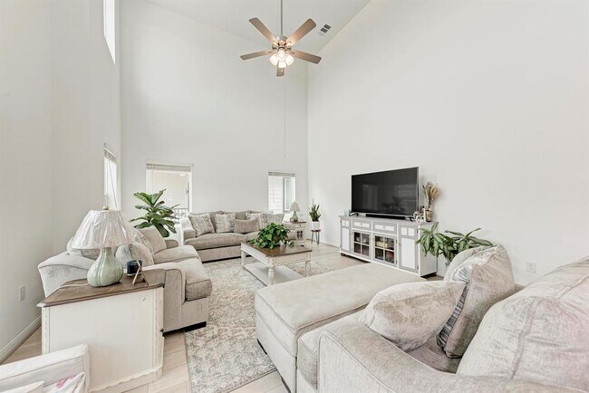 Building Photo - 411 Ravens Crst Dr