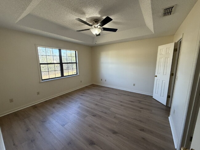 Building Photo - Home For Rent