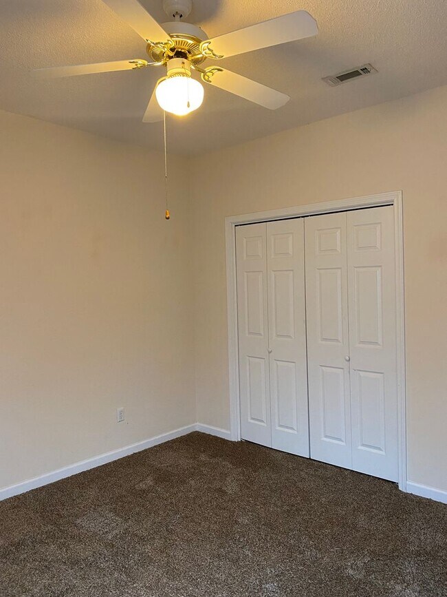 Building Photo - 115 Woodmere Dr