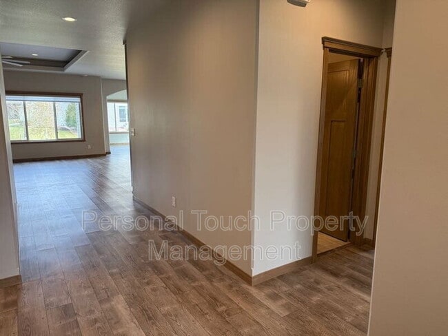 Building Photo - 7352 Eagle Point Dr S