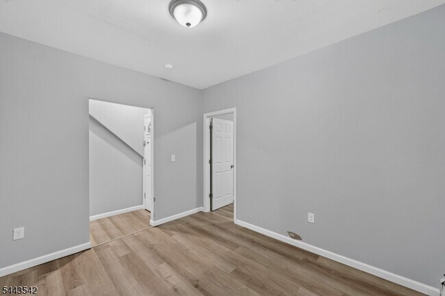 Building Photo - 439 7th Ave