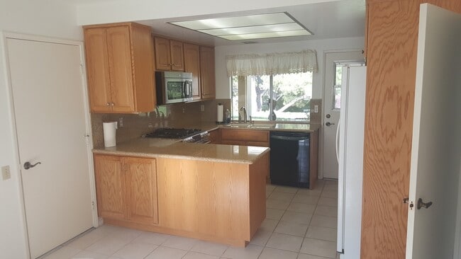 Building Photo - Wonderful 3 Bed 2 Bath Home In Casta Del Sol of Mission Viejo