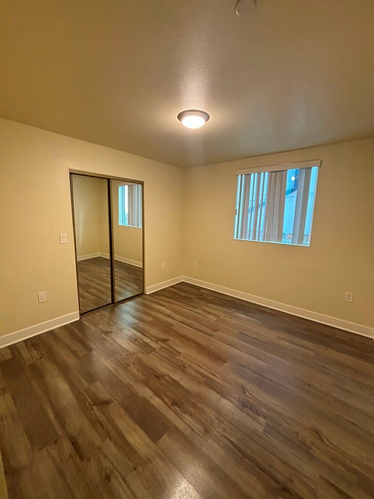 Building Photo - 123 1/2 E 88th St