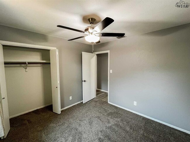 Building Photo - 4624 Trailwood Dr