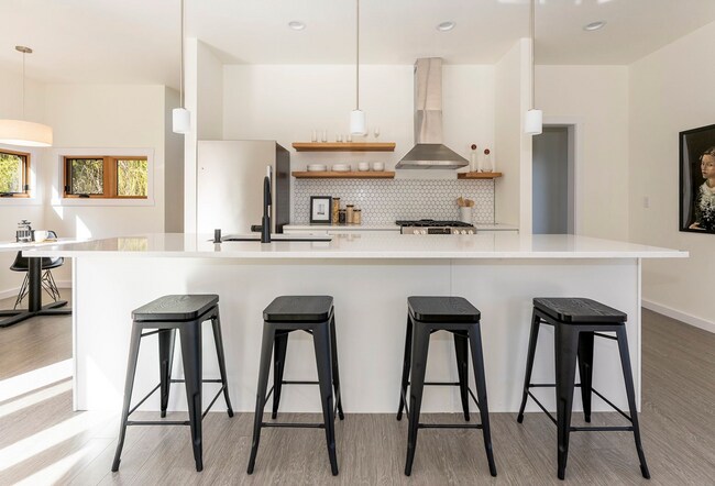 Building Photo - 508 4th Ave