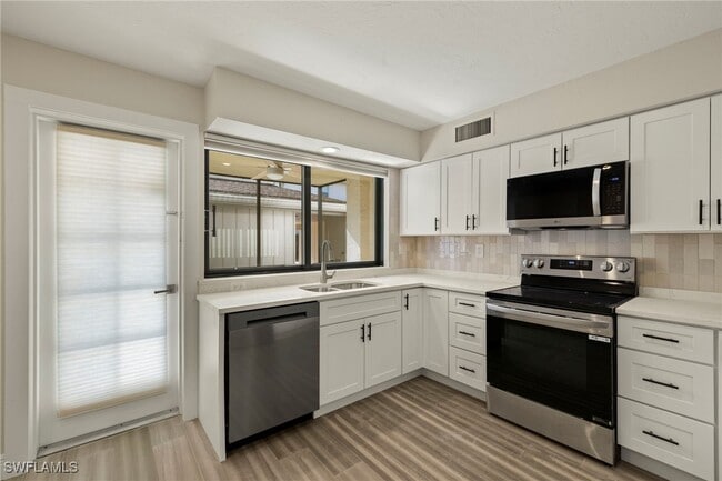 Building Photo - 3101 Riviera Dr