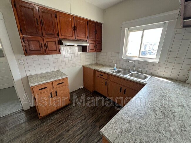 Building Photo - 3361 W 84th St