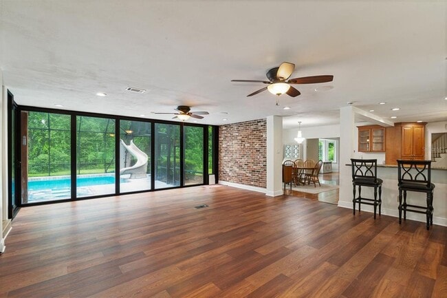 Building Photo - 2506 SW 9th Dr