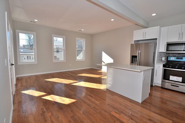 Building Photo - 222 69th St