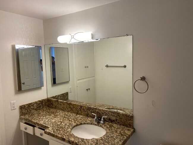 Building Photo - 1030 W 159th St