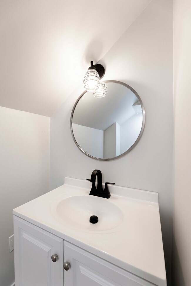 Building Photo - 2508 Kenilworth Ave