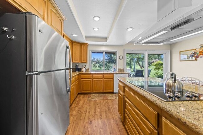 Building Photo - Sweeping Views! Rare and Peaceful 5-home e...