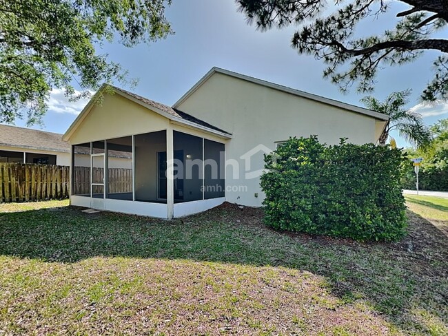 Building Photo - 990 Riviera Point Dr
