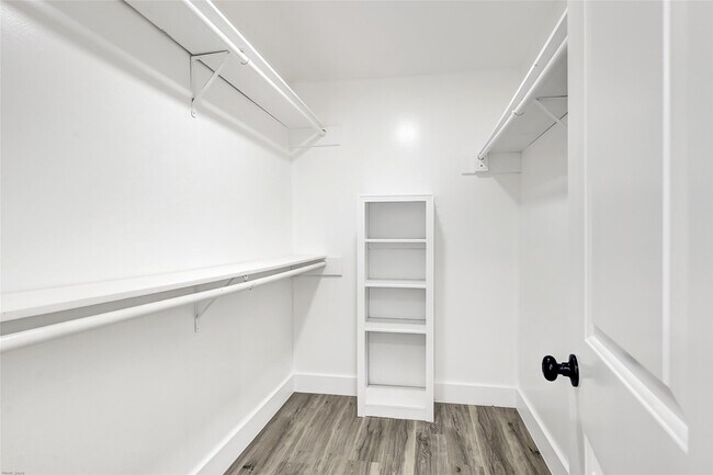 Building Photo - 7707 12 Fairway Ln
