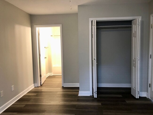 Building Photo - 2017 Grandhaven Dr