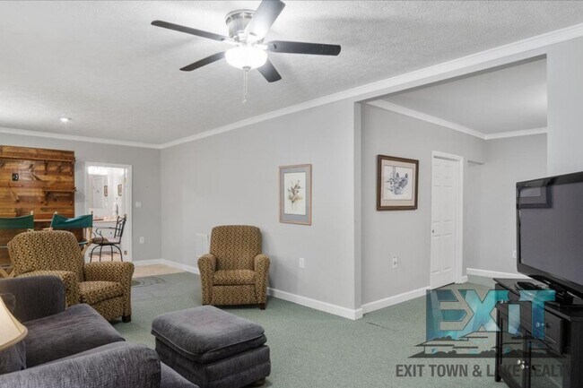 Building Photo - Lakefront Rental in Long Branch Shores