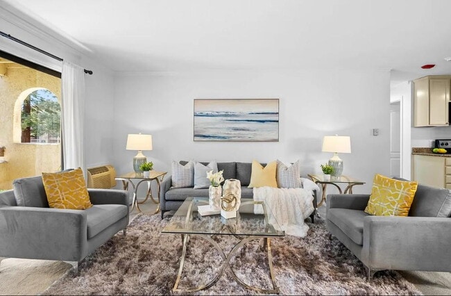 Building Photo - "Chic 1-Bed Waterfront Apartment with Cent...