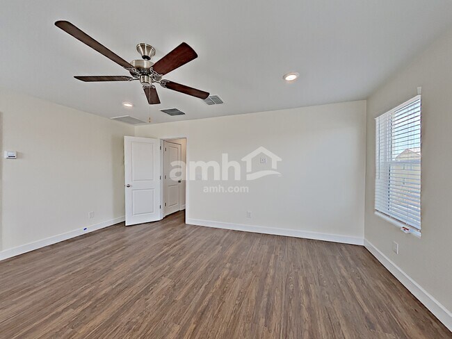Building Photo - 5949 W Columbine Dr