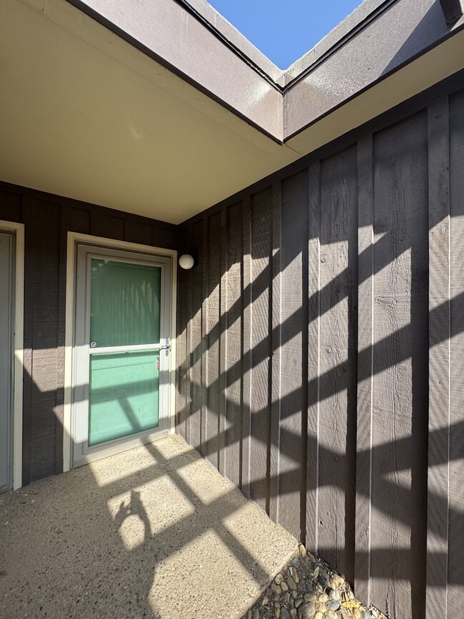 Primary Photo - 3000 W Illinois Ave