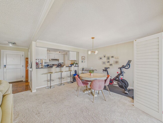 Building Photo - Large 1 bedroom condo for rent! $3,450
