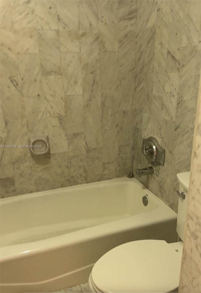 Building Photo - 1450 Brickell Bay Dr