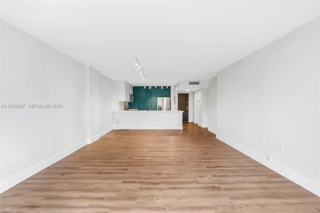 Building Photo - 2801 NE 183rd St