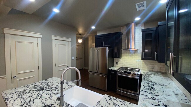 Building Photo - Craftsman-Style Home in Historic Fairmount!
