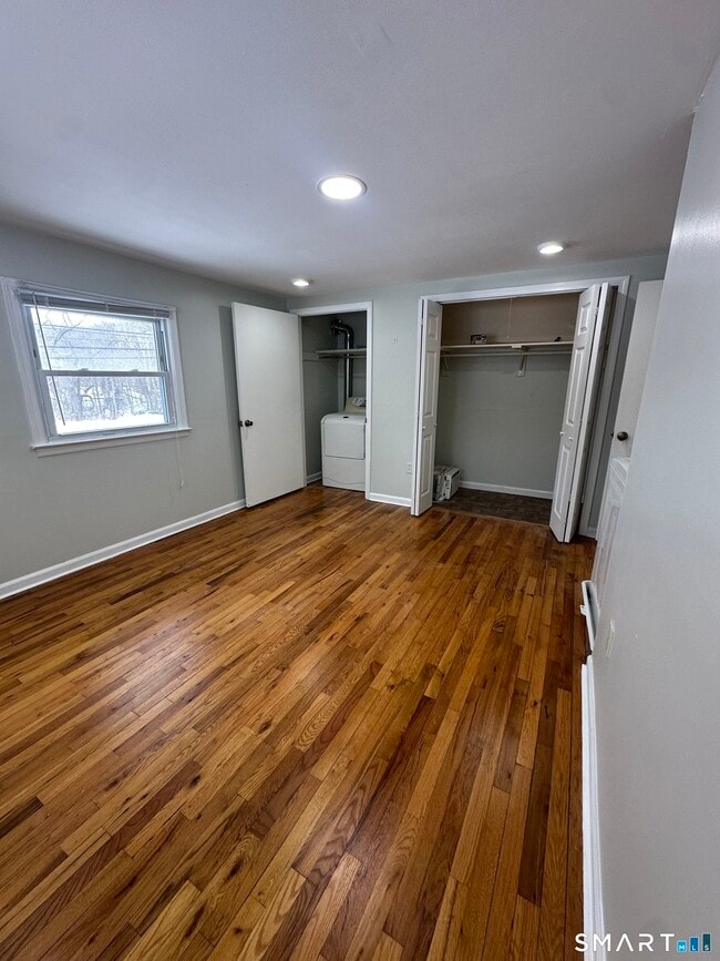 Building Photo - 211 Kent Rd