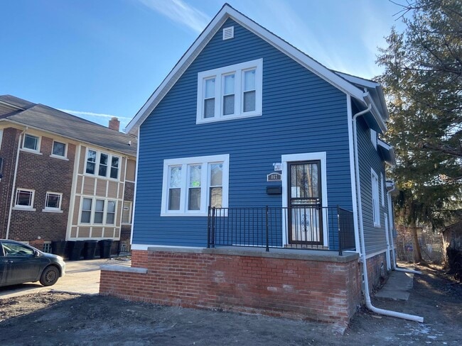 Primary Photo - $1,300 - Newly 3 Bedroom 2 Bath