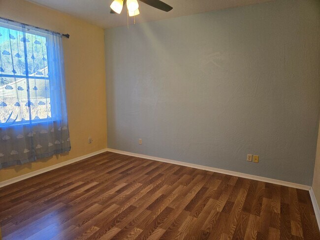 Building Photo - 4784 Cottonwood Rd