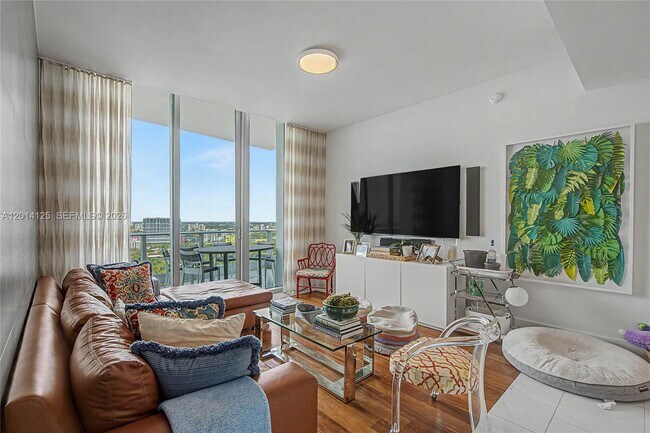 Building Photo - 2627 S Bayshore Dr