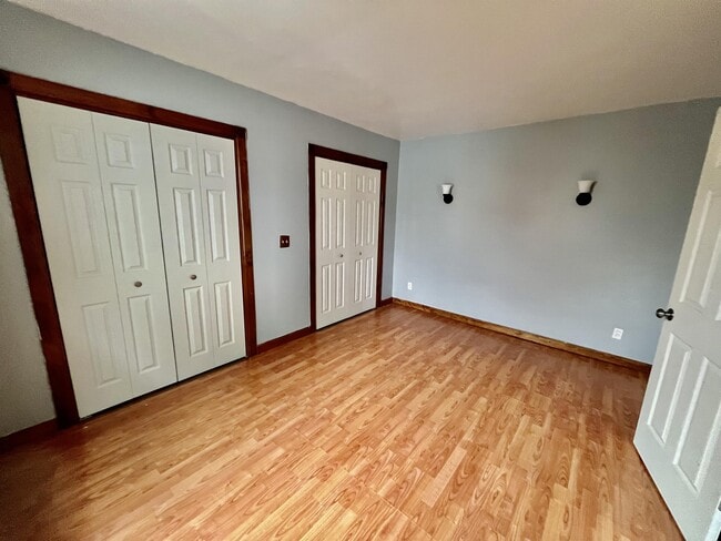 Building Photo - 405 Bristol St