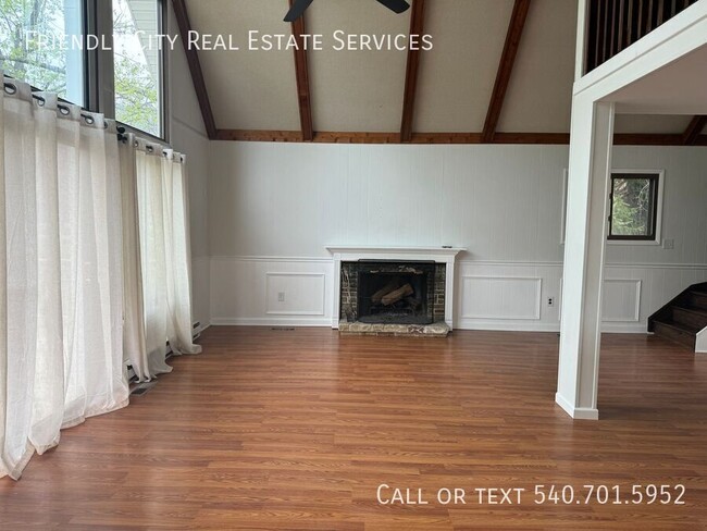 Building Photo - 2042 Hawksbill Rd