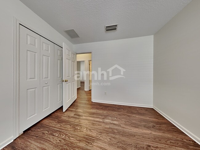 Building Photo - 716 Sid Dr