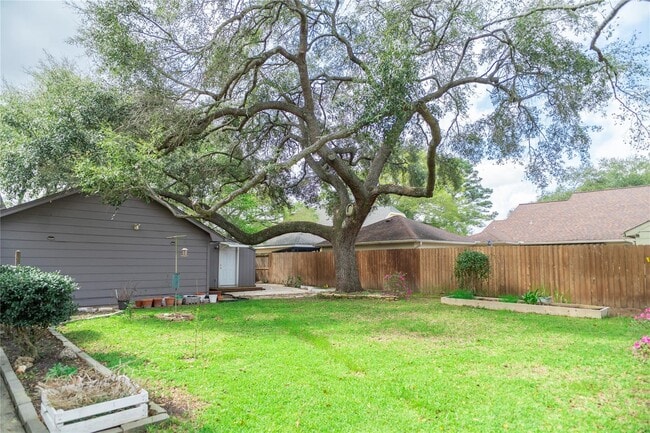 Building Photo - 18310 Spellbrook Dr
