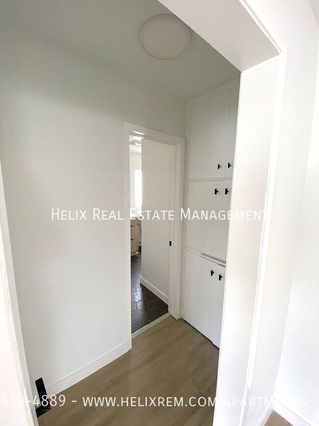 Building Photo - 1313 Huntington Dr