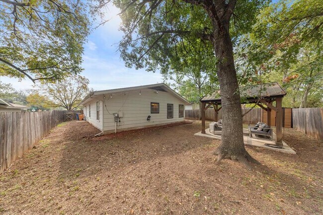 Building Photo - 5108 Emerald Forest Dr