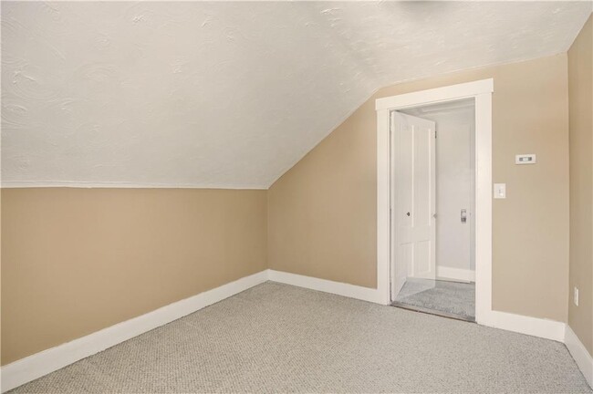 Building Photo - 65 Maple Ave