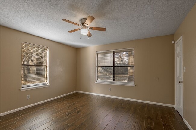 Building Photo - 39 Wire Rd Loop