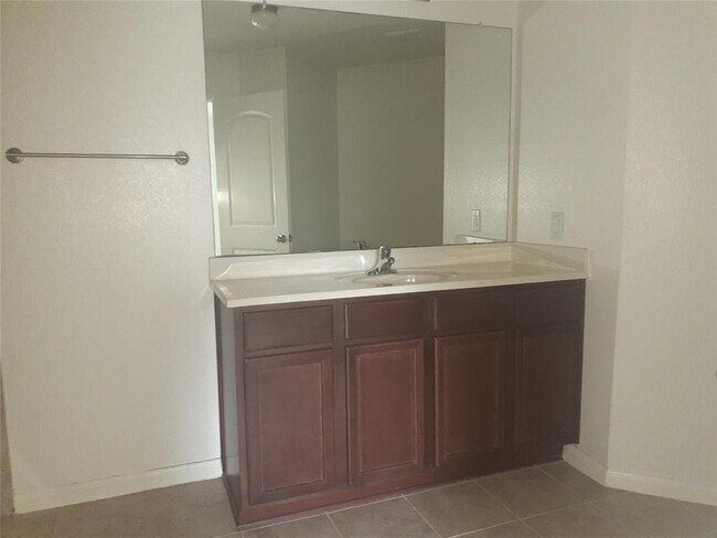 Building Photo - 22610 Cloverland Field Dr