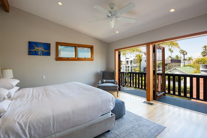 Building Photo - 432 Howland Canal