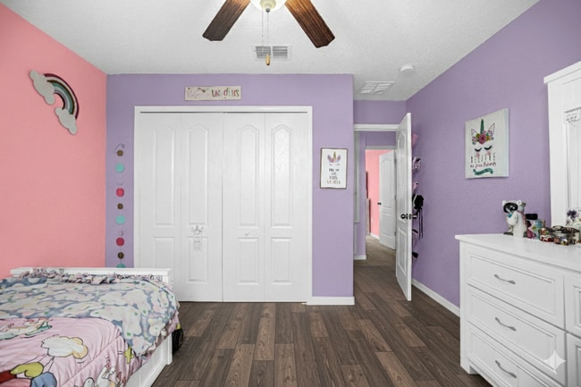 Building Photo - "Discover Spacious Elegance: 5-Bed, 3-Bath...